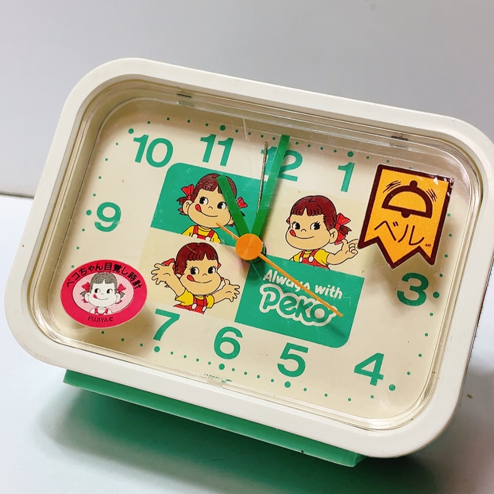 即決 送料無料 中古 ジャンク品★レトロ 不二家 ペコちゃん 目覚まし時計 クオーツ