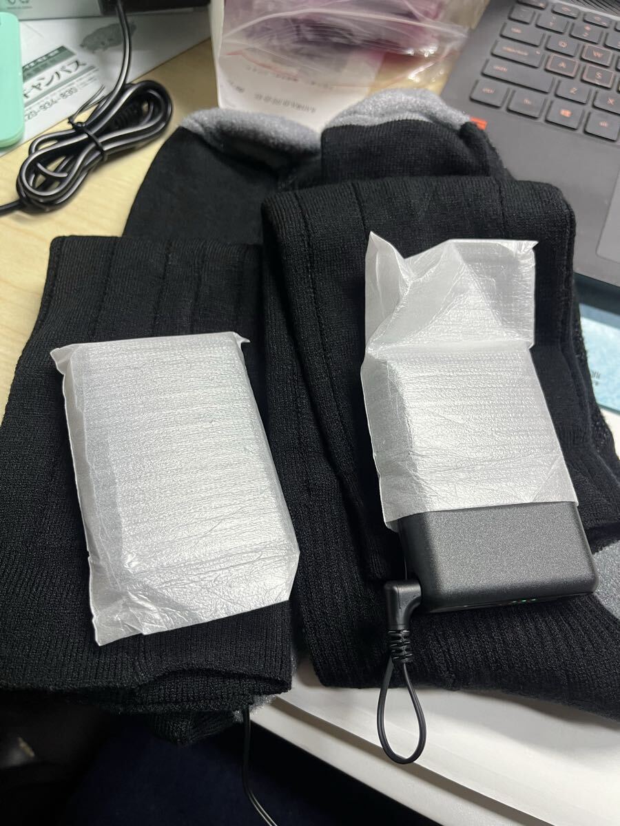 電熱ソックス USB充電式 22.5～27.5センチ メンズ レディース 冷え性対策グッズ 発熱靴下 app バッテリー 2個付き