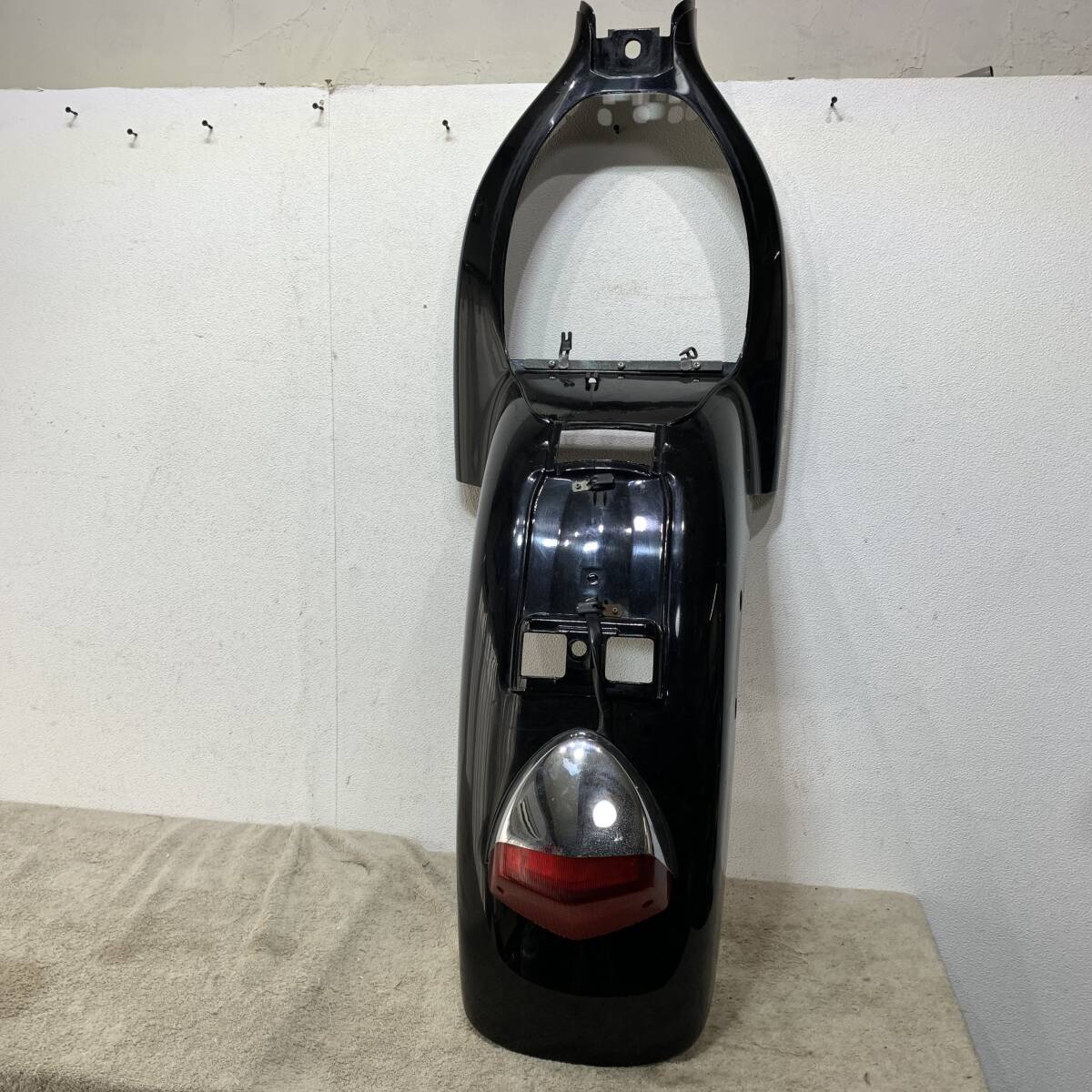 ホンダ　スティード400　リアフェンダー　リアカウル　バイク　純正　ストップランプ付き　80100-MRI-0000　XZ4102