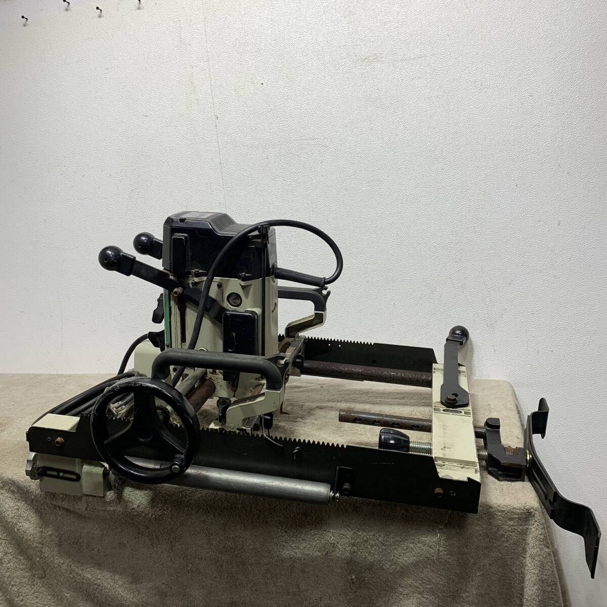 マキタ　MAKITA　2517N　大入れルータ　100V　穴あけ　切り出し加工　穴掘り　木工機械　XZ4130