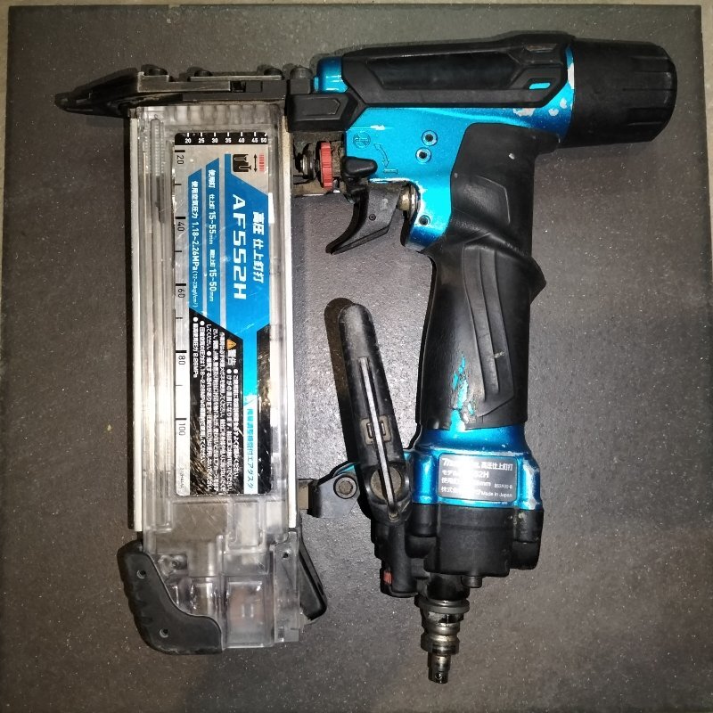 中古品 ★ マキタ 15~55mm 高圧仕上釘打 AF552H 本体のみ ★ makita：5