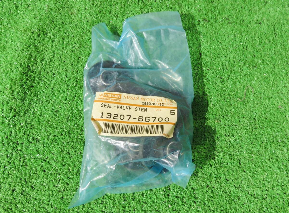 絶版！旧車！日産 SR311 ダットサン フェアレディ U20 エンジン 純正 バルブステムシール 5個 13207-66700 ②