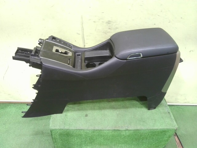 ヴェルファイア DBA-GGH30W コンソールボックス 2GR-FE 222 58810-58321-C4 中古