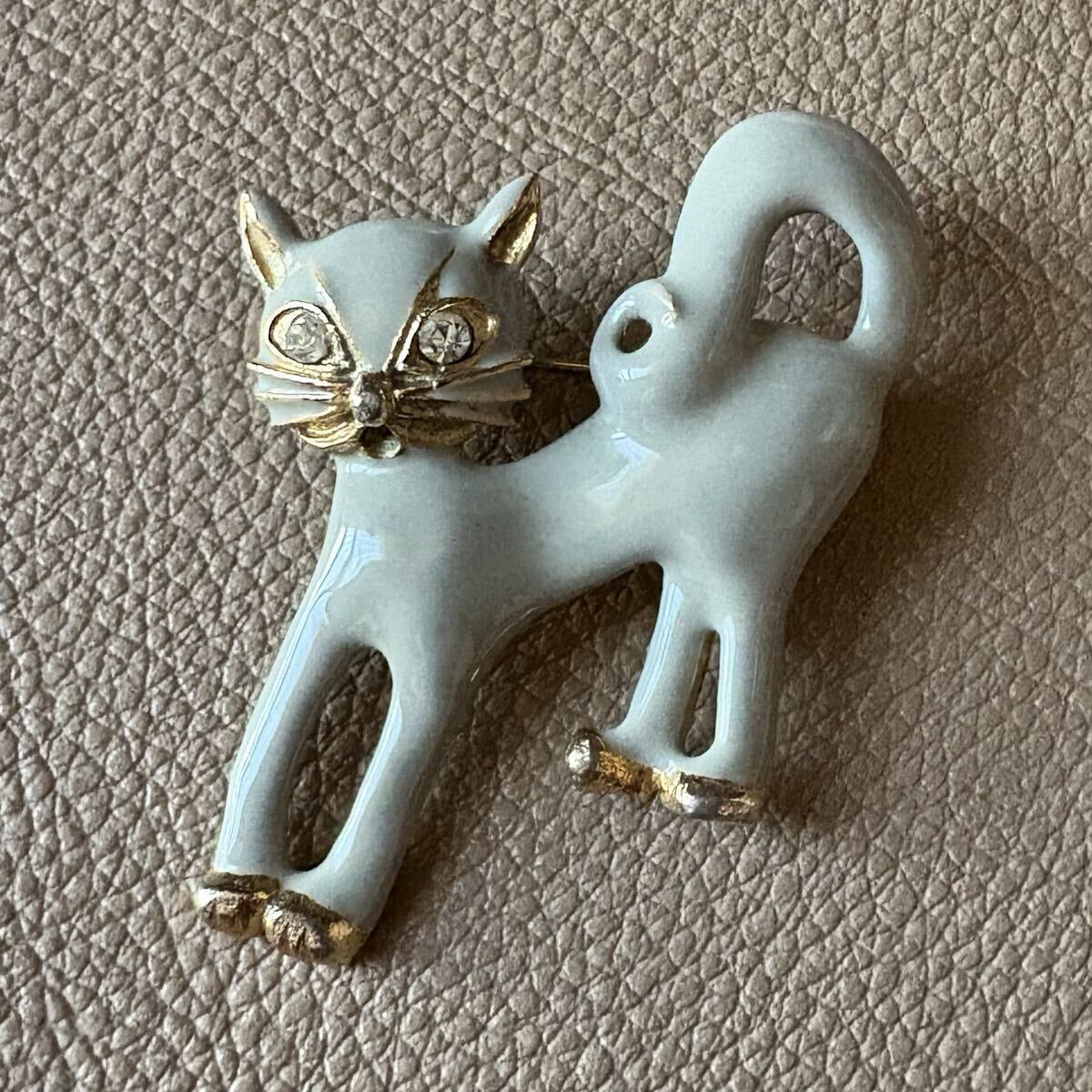 【Vintage】ネコ ブローチ 猫 ねこ キャット ピンブローチ ピンズ バッジ ゴールド グレー ストーン アンティーク 昭和レトロ ヴィンテージ