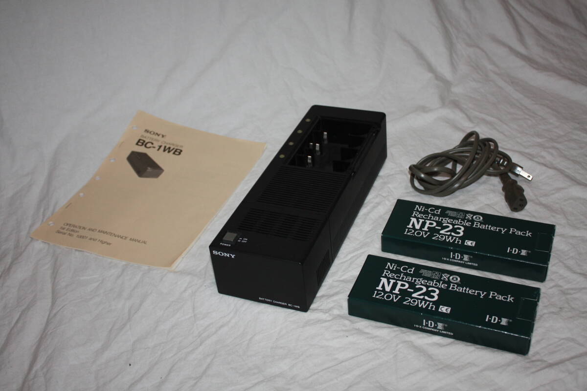 SONY　BC-1WB　4連NPバッテリーチャージャー+NPタイプバッテリー(2本)　(検　DSR-、DXC-）