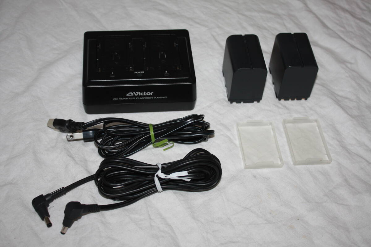 JVC(Victor)　純正品　AA-P40+BN-V428(2本)　美品　バッテリーチャージャー兼ACアダプター+バッテリーパック(2本)+DCケーブル