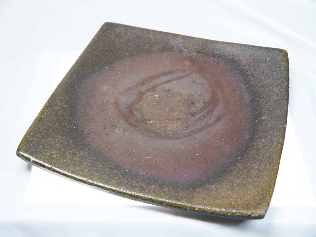 【陶器】大型の備前焼 高級平皿（正方形：約29cm角）作家作品　岩本哲也　刺身・ステーキ・サラダ・魚おしゃれに盛りつけ　迅速発送 美品