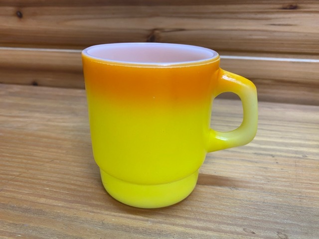 ★アンカーホッキング社製★ファイヤーキング★スタッキングマグ★MILK GLASS★オレンジ/イエロー★MADE IN USA★60年代★ヴィンテージ★