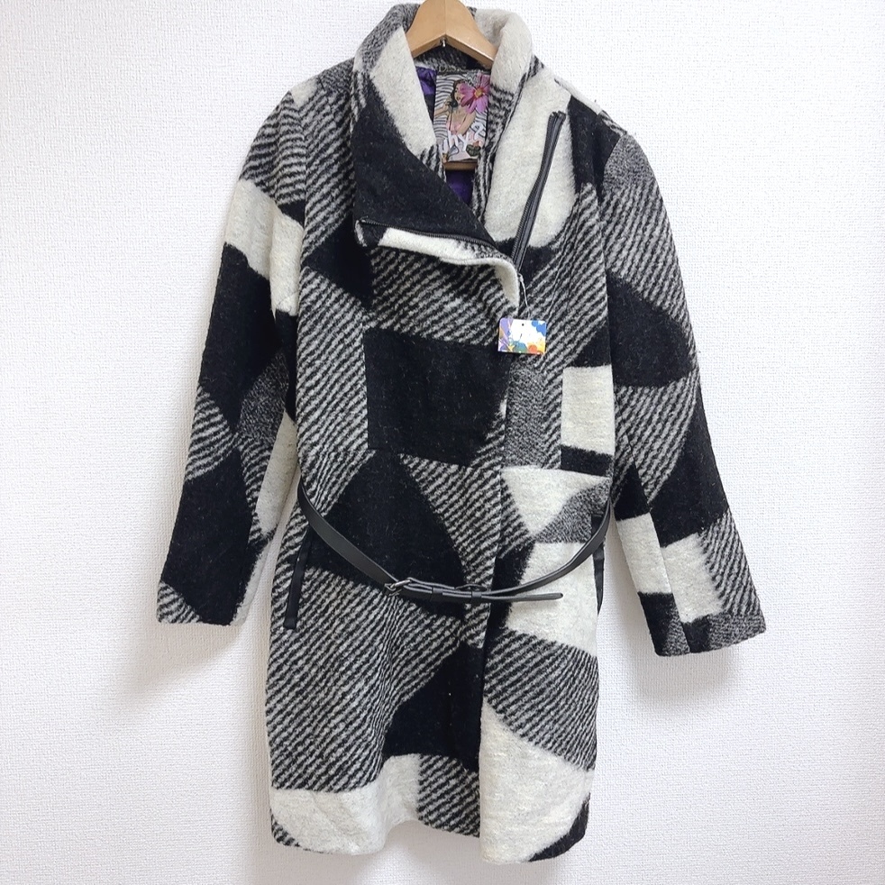 デシグアル Desigual 新品タグ付き コート 冬 白x黒 46サイズ 953714