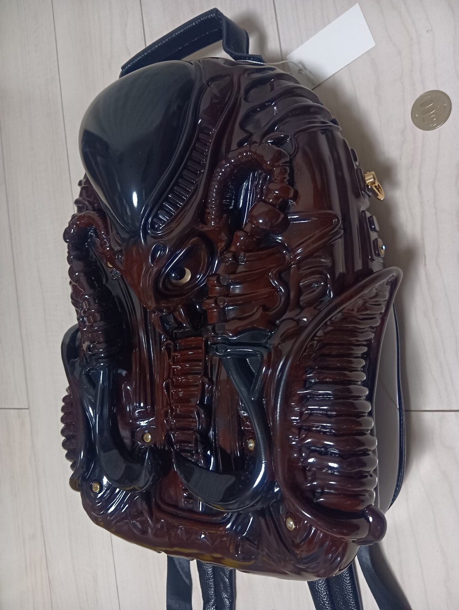 エイリアン　ギーガー 調　デイバッグ 映画 ALIEN の様なオブジェ バッグ サイバー パンク な雰囲気もGOOD 強烈な存在感の リュック