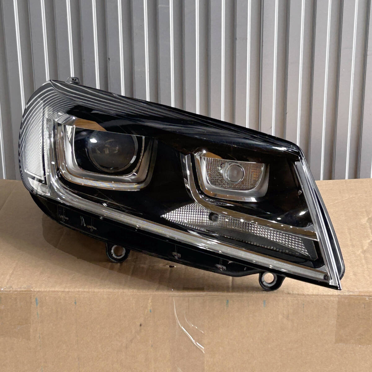 VW トゥアレグ＜7P＞純正ヘッドライト（右）7P2‐941‐752‐A＜ジャンク品＞