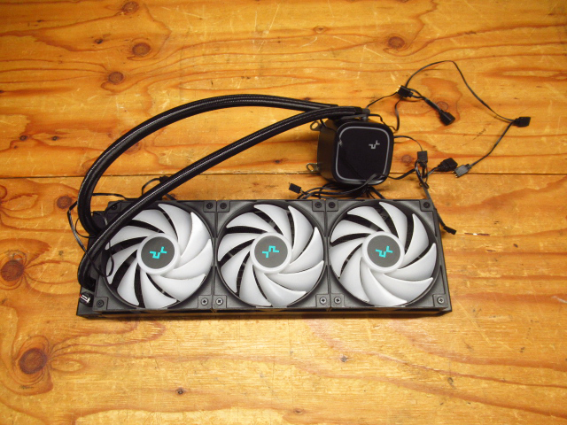 使用期間1年程度 Deepcool LE720 360mmラジエーター搭載 簡易水冷CPUクーラー R-LE720-BKAMMN-G-1 FN1918 現状品 管理7S1112D-G4