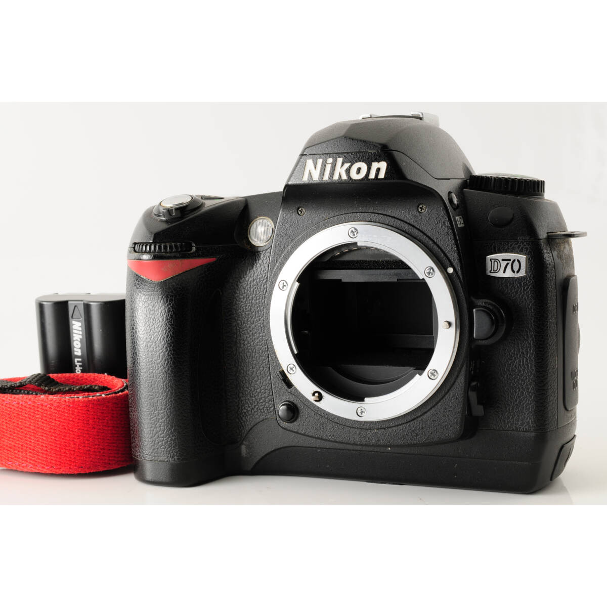 Nikon ニコン D70 デジタル一眼レフカメラ ボディ 通電確認済み ジャンク