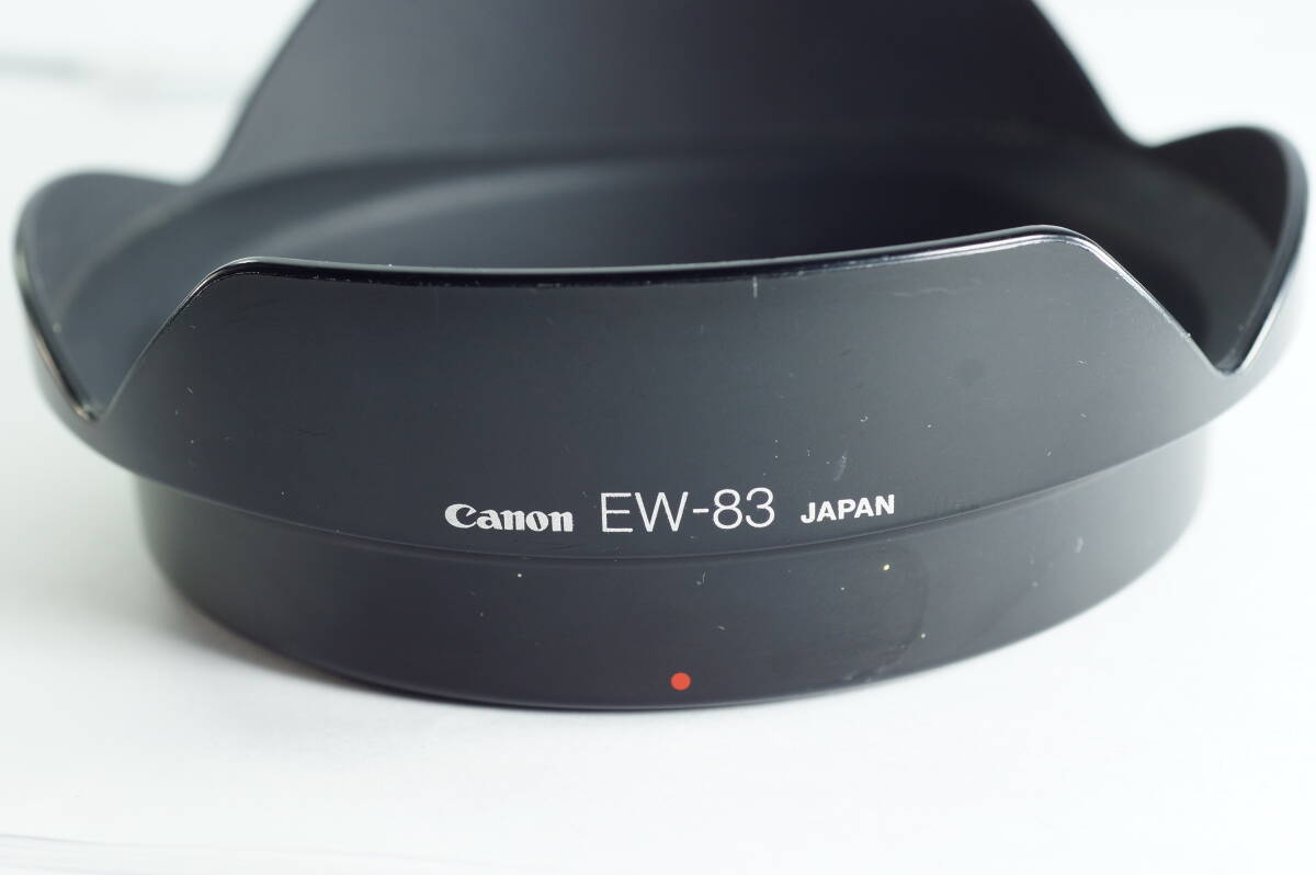 影EG『並品』 レンズフード CANON EW-83 EF20-35mm F3.5-4.5 USM LENS HOOD SHADE