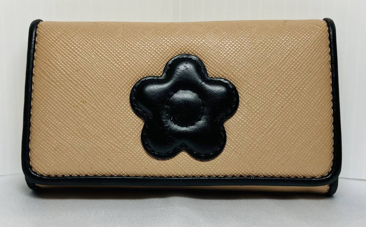 □ MARY QUANT マリークヮント 4連キーケース デイジー パッチスナップ ベージュ×ブラック 三つ折り