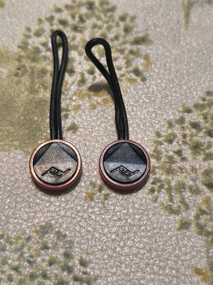 レッド 正規店購入品 Peak Designピークデザイン 赤アンカーv4 2つ