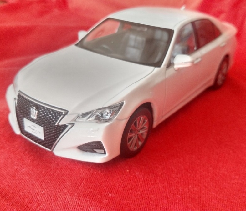 トヨタディーラー限定クラウンアスリート ホワイトパールクリスタルシャイン 210系 旧型 14代目 後期 非売品 ミニカー カラーサンプル 絶版