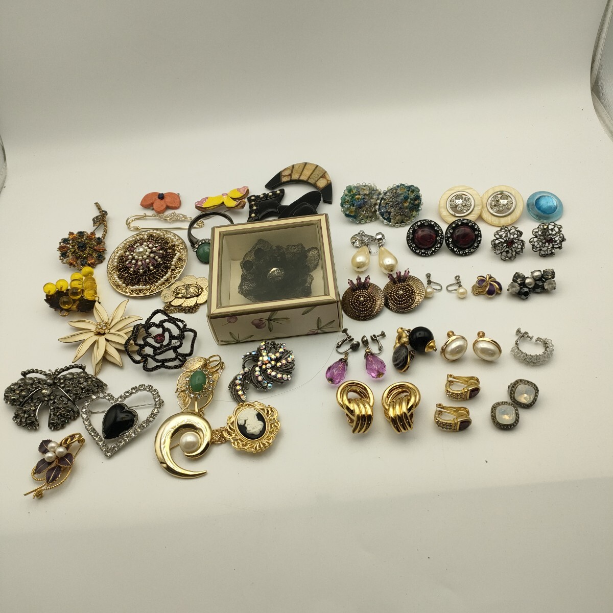 ★ブローチ＆イヤリングセット 【ブローチ約20個 イヤリング約30個】