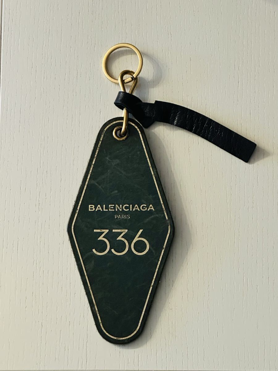 【BALENCIAGA】HOTEL DIAMOND KEYRING バレンシアガ ホテル キーリング キーホルダー 革 レザー ブラックゴールド ホテルキー タグ 人気
