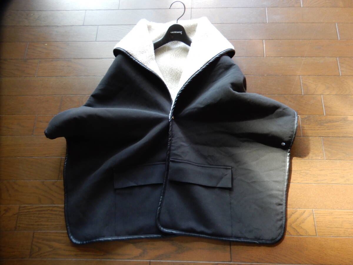 【BAYFLOW /ベイフロー】暖か　大人可愛いマルチボアフーディケープ　ストール　ひざ掛け　白黒　パイピング合成皮革　アダストリア