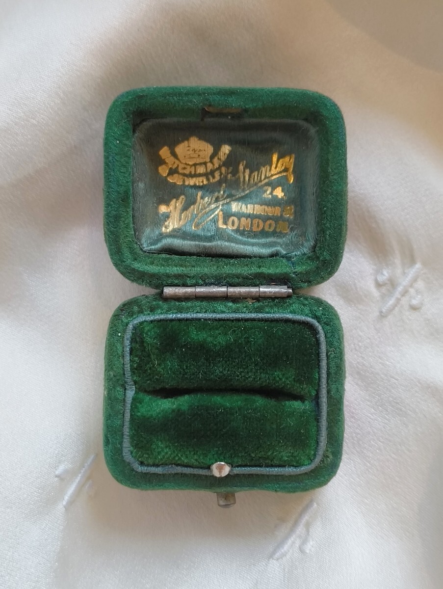 緑色がきれい 英国 アンティーク 指輪 リング ボックス ベロア 箱 収納 ジュエリー ケース 宝石箱 宝飾店 イギリス ロンドン ヴィンテージ 