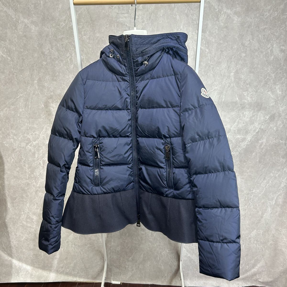 MONCLER モンクレール ダウンジャケット ペプラム　NESEAネセアネイビー00