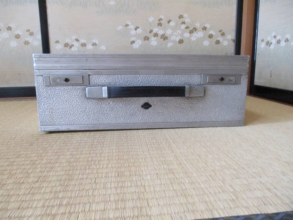 アルミケース　中古　カメラ　a-2