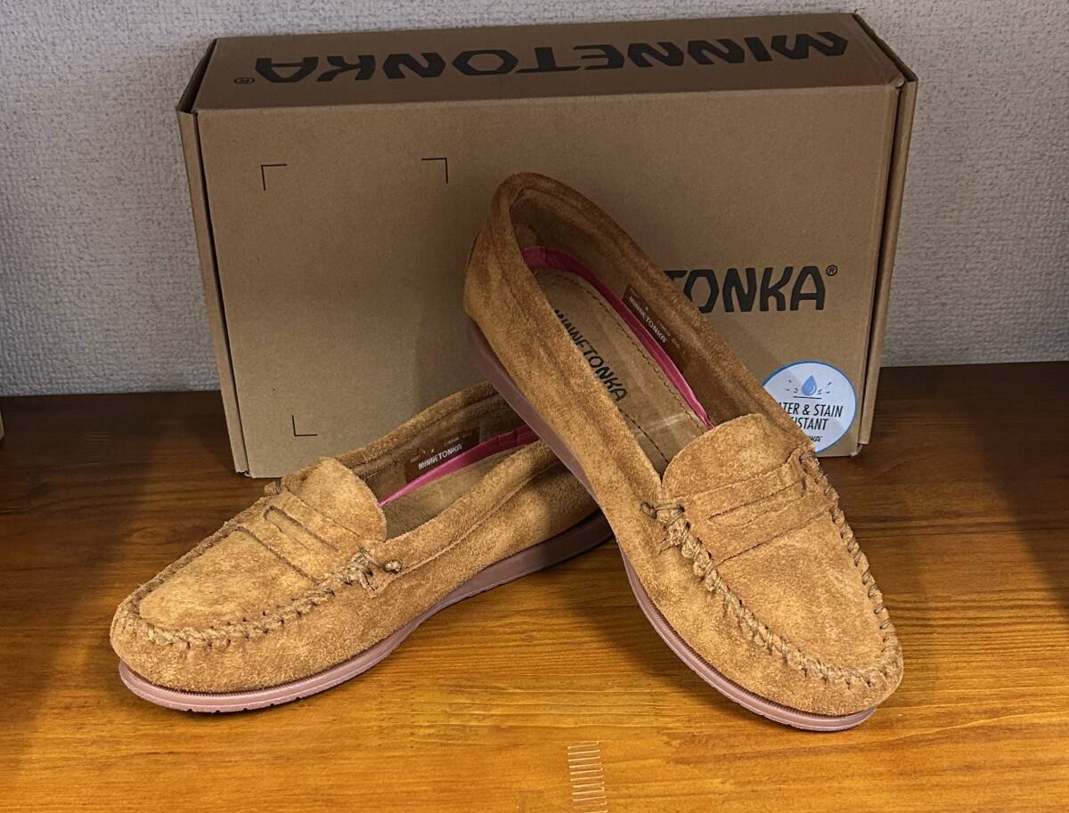 新品☆ミネトンカの高級スエード本革製ローファーモカシン☆茶☆US8☆24.5㎝