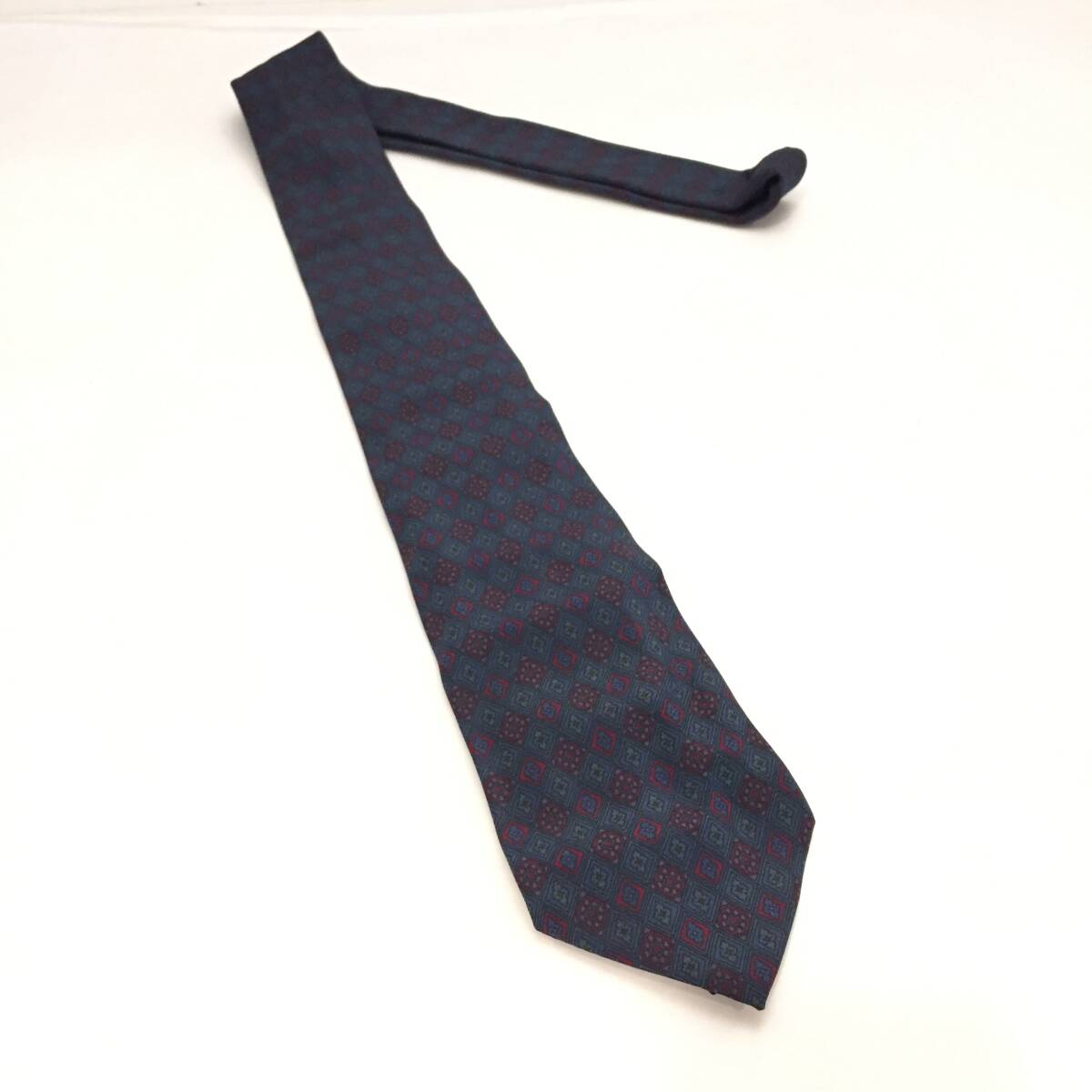 F110508◎⑮ ひし形柄 SalvatoreFerragamo サルヴァトーレフェラガモ ネクタイ シルク100％ イタリア製◎
