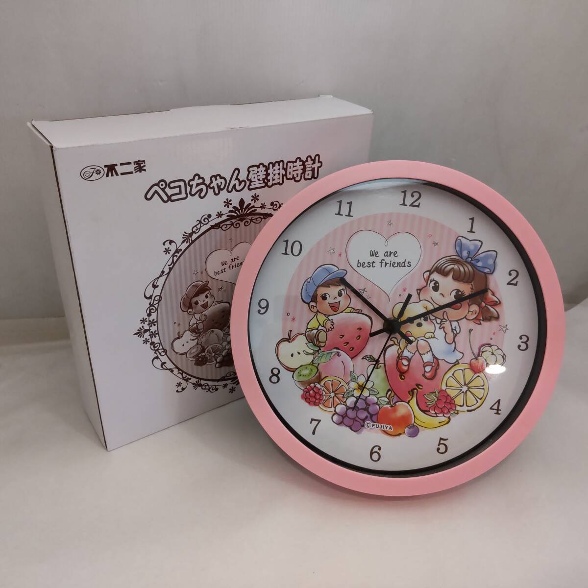 Y111303■動作確認済 不二家 ペコちゃん 壁掛時計 表面直径約25.5cm 直径約26cm 厚さ約4cm 外箱 説明書 フック 付き 使用感ほぼなし■