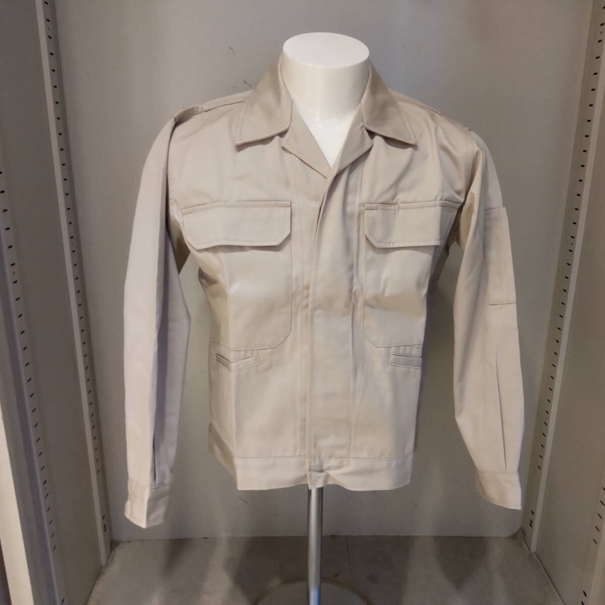 Y111811■(21)未使用 自重堂 TomoeSAKURA 秋冬 エコ製品制電ジャンパー 3300 ボタン Sサイズ ベージュ 作業服 作業着 保管品■