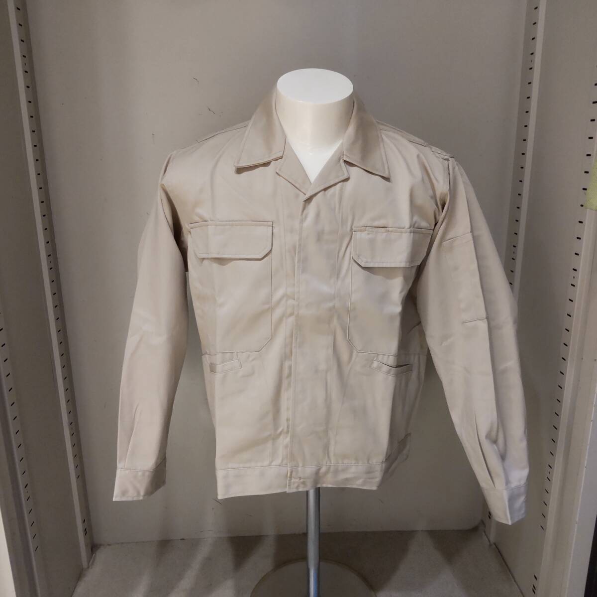 Y111810■(20)未使用 自重堂 TomoeSAKURA 秋冬 エコ製品制電ジャンパー 3300 ボタン Mサイズ ベージュ 作業服 作業着 保管品■