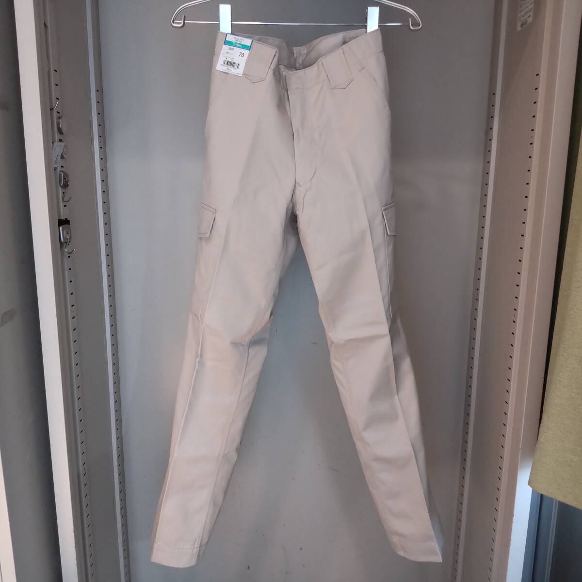 Y111903■(24)未使用 自重堂 TomoeSAKURA 秋冬 エコ製品制電カーゴパンツ 3320 サイズ70 XXS? ベージュ 作業服 作業着 保管品■