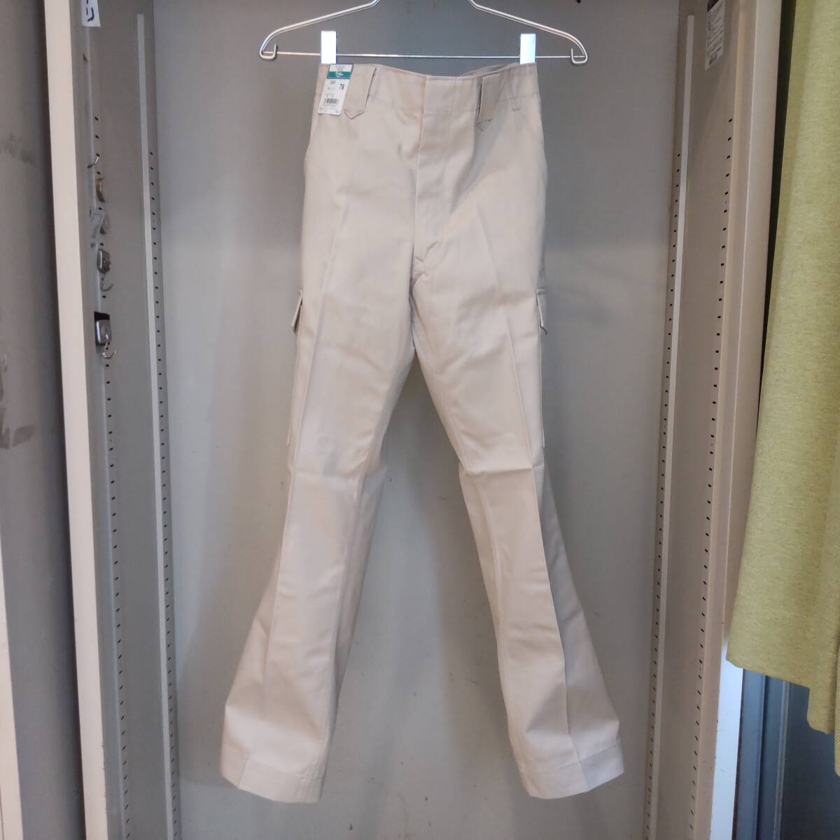 Y111905■(26)未使用 自重堂 TomoeSAKURA 秋冬 エコ製品制電カーゴパンツ 3320 サイズ76 S? ベージュ 作業服 作業着 保管品■