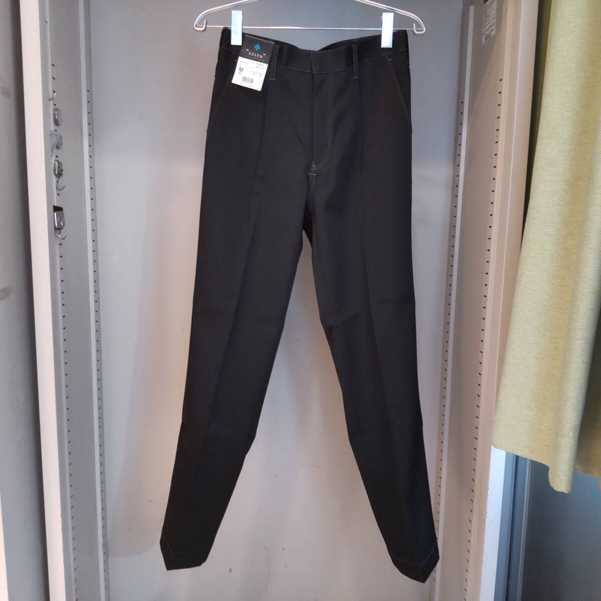 Y112102■(42)未使用 AITOZ アイトス AZITO 60420 秋冬 ワークパンツ 1タック サイズM(80) 静電気対策 ツインループ付き ブラック 保管品■