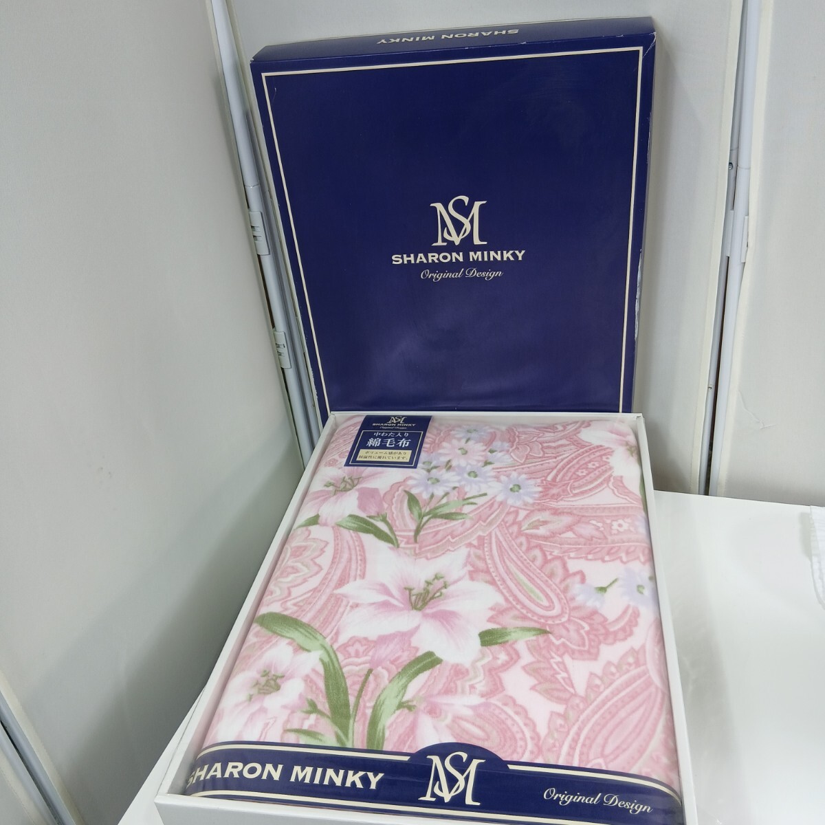 #805 SHARON MINKY/中綿入り綿毛布 寝具 花柄 掛け布団/和歌山県にて引き取り大歓迎
