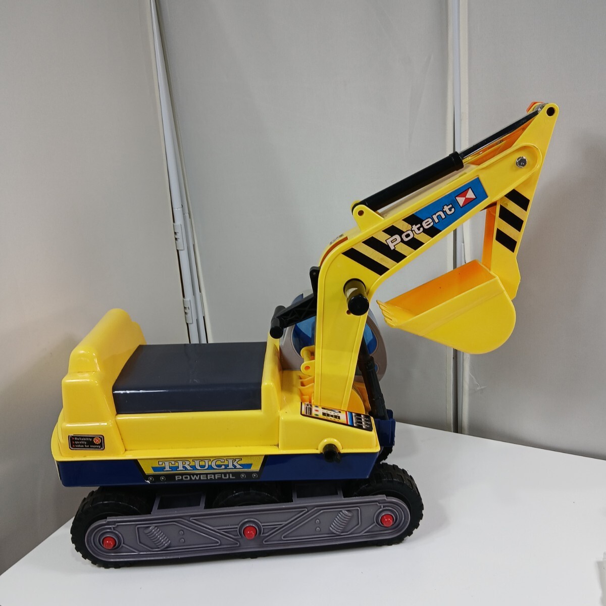 #811 乗用玩具 ショベルカー はたらく自動車/和歌山県にて引き取り大歓迎
