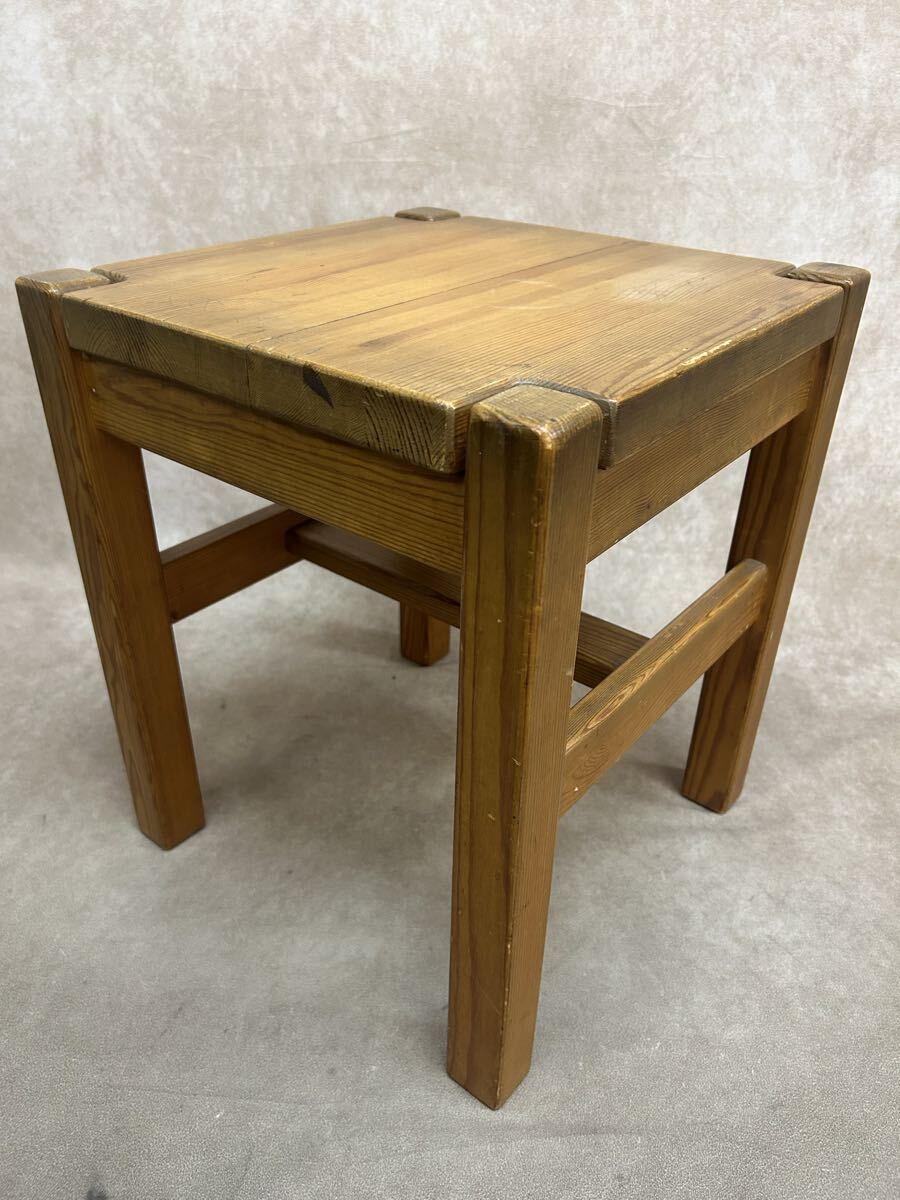 アンティーク浮遊感のあるデザイン 北欧風 スツール 椅子 古道具 天然木 木製 インテリア 花台 レトロ 店舗什器 中古 