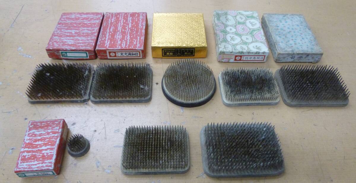 中古 現状品 華道用品 剣山 生け花 8点セット [B-383] 送料無料(北海道・沖縄・離島・佐川急便中継料金がかかる地域は除く)
