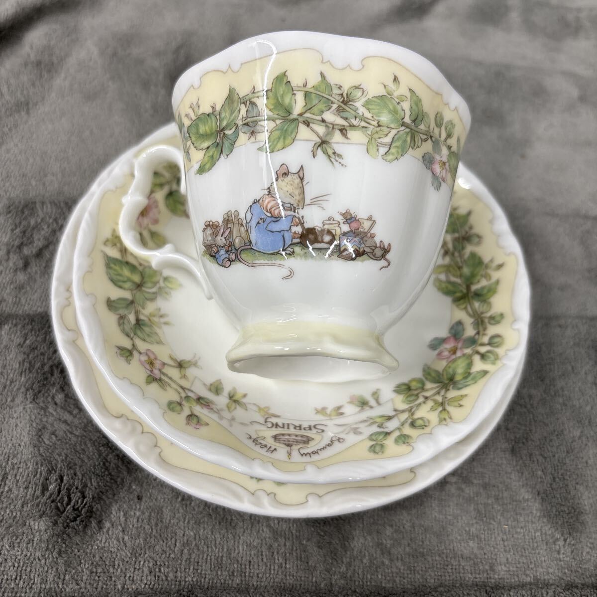 ロイヤルドルトン　ブランブリーヘッジ　Spring スプリング　春　トリオ　　四季　中古　保管品