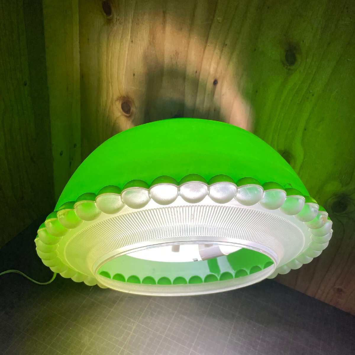 【20745Q094】天井照明 ペンダントライト 吊り下げ照明 レトロポップ グリーン 黄緑色 昭和レトロ 電傘 照明器具 ミッドセンチュリー