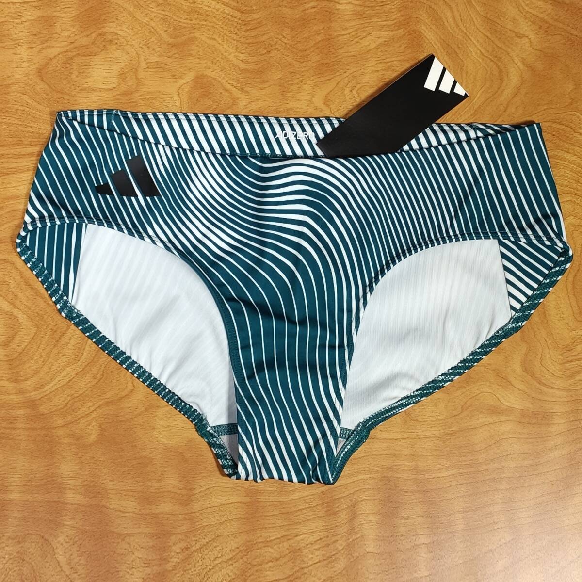 新品「adidas」 アディゼロ レーシングショーツ　海外/Mサイズ 総柄/陸上競技/コンペ/プロ/国内展開なし 検索用：ブルマ/コスプレ/大きめ