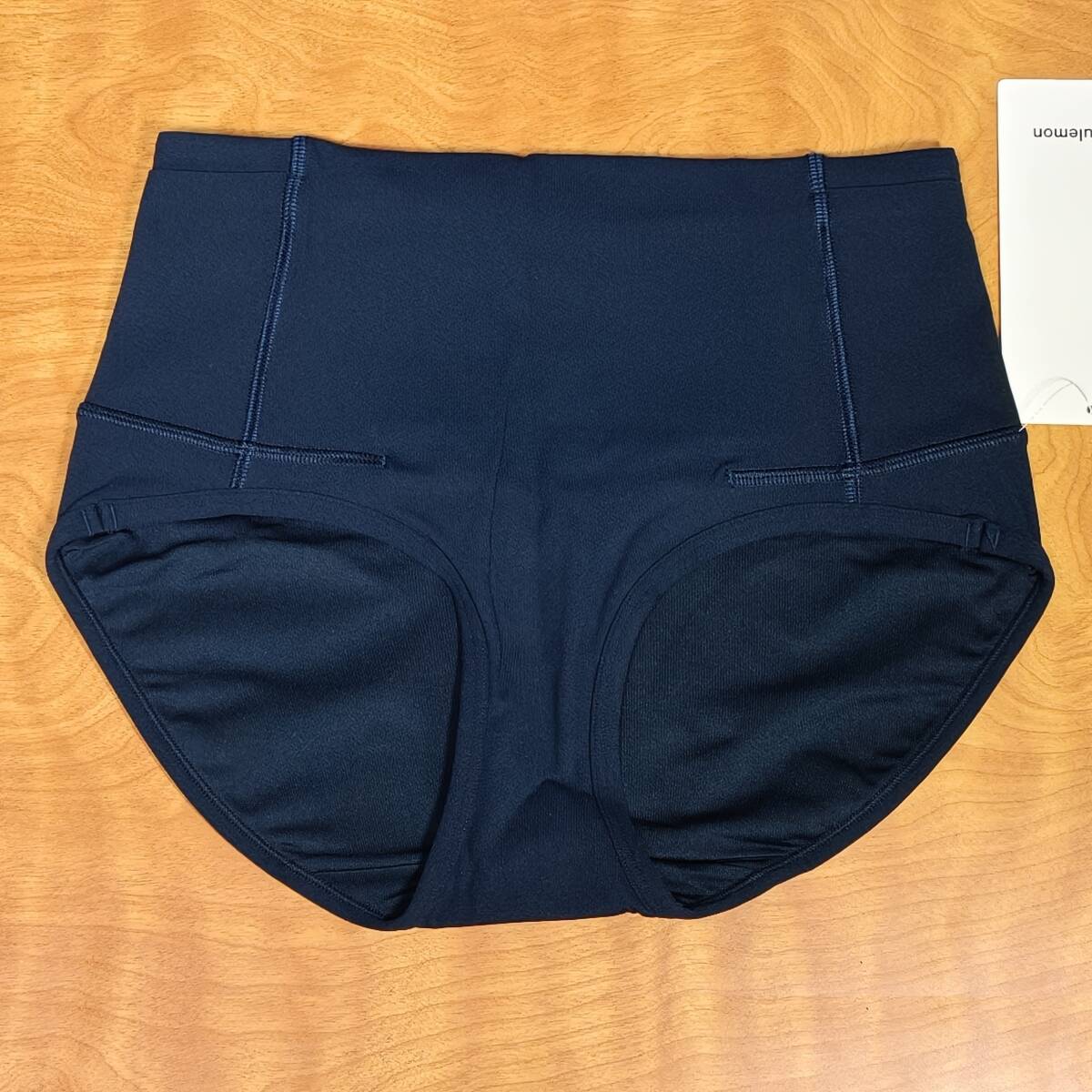 新品「lululemon」 レーシングショーツ　海外/4 XSサイズ ネイビー/ランニング/ヨガ/ライクラ/アスレジャー 検索用：ブルマ/コスプレ