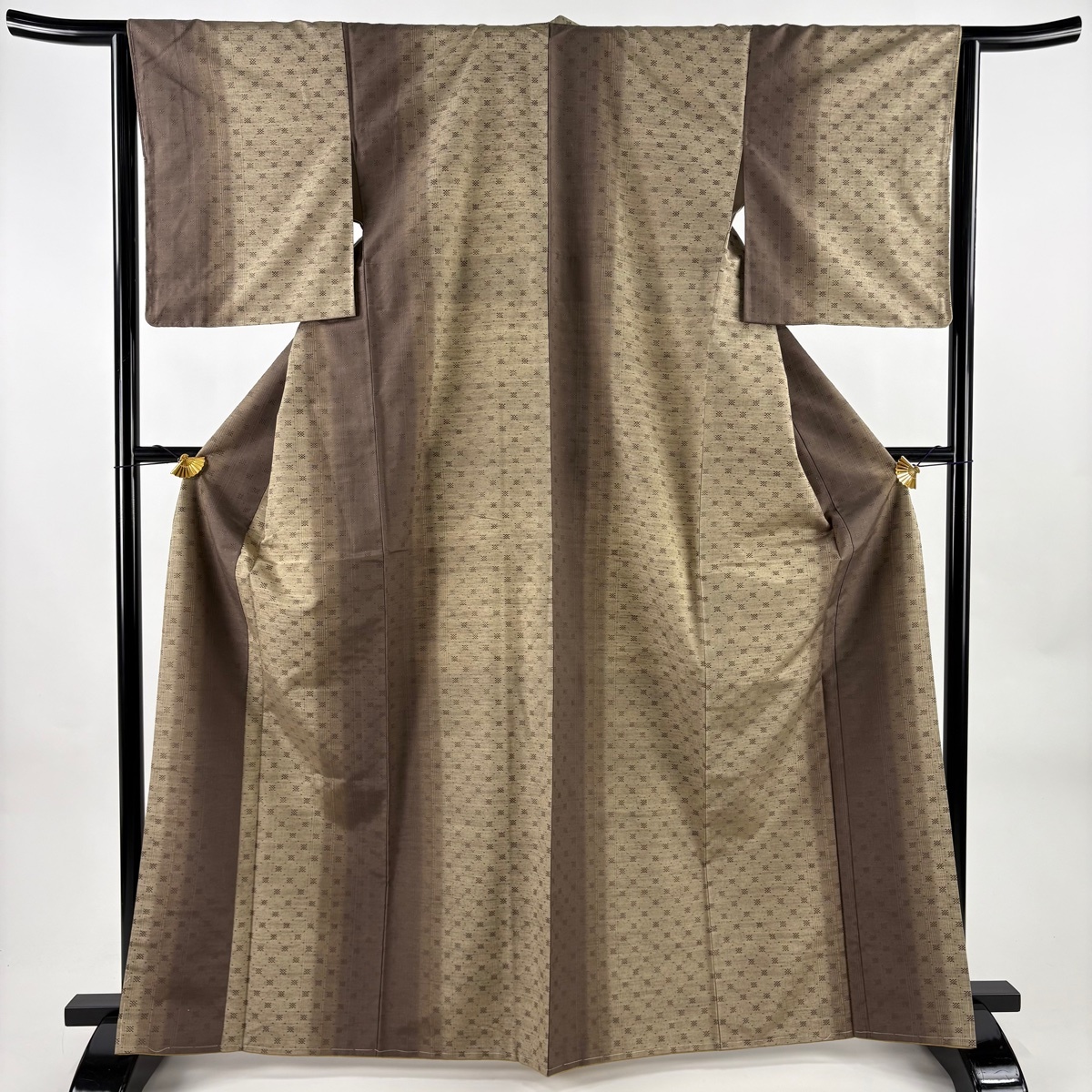 【在庫一掃】 紬 身丈166cm 裄丈64cm M 袷 縞 幾何学 茶色 正絹 名品 【中古】