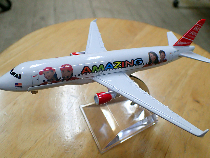 エア・アジア_AMAZING_A320（airasia）02／ 模型飛行機(ダイキャスト製)、旅客機