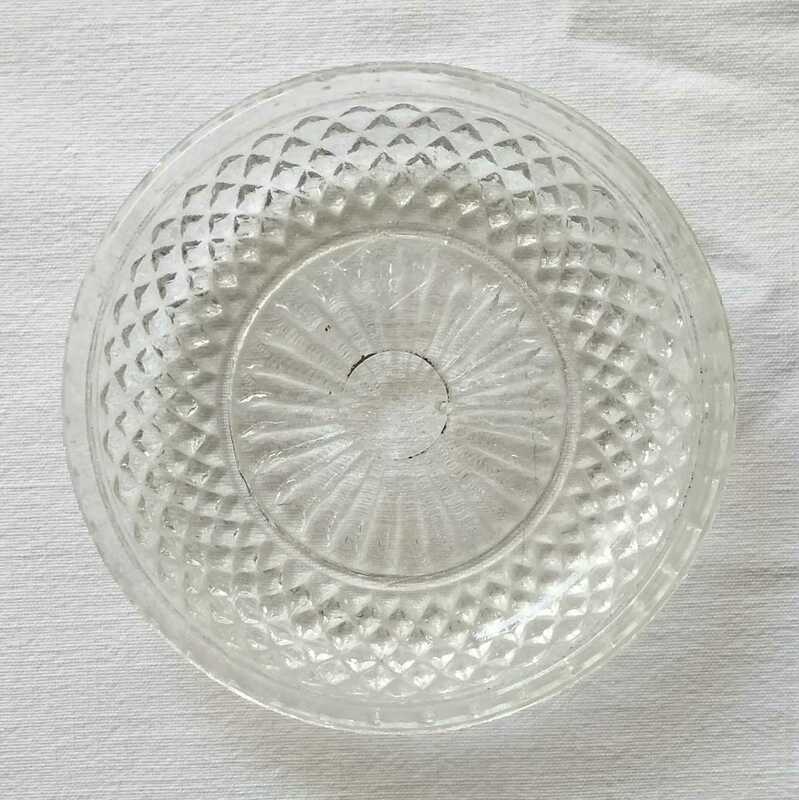 明治～大正 プレスガラス 和ガラス 小皿 TN38 透明 B 薄黄 Antique pressed glass plate, early 20th