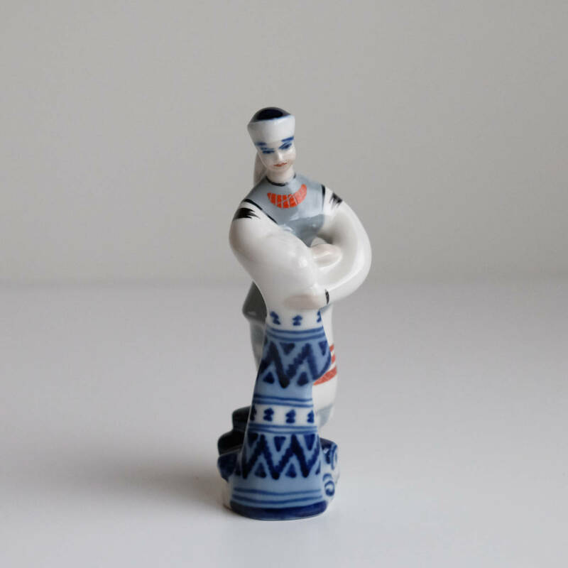 ソ連時代の可愛らしい陶器人形 made in USSR 飾り インテリア オブジェ ソ連製