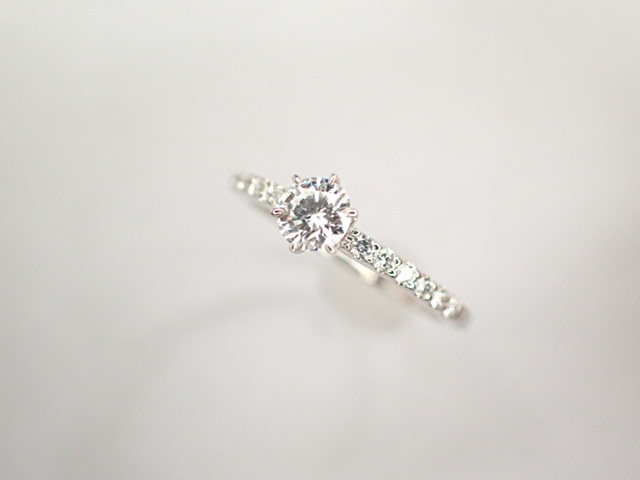 美品 ロイヤルアッシャーダイヤモンド Pt950 ダイヤ0.23ct ダイヤ計0.08ct デザイン リング 指輪