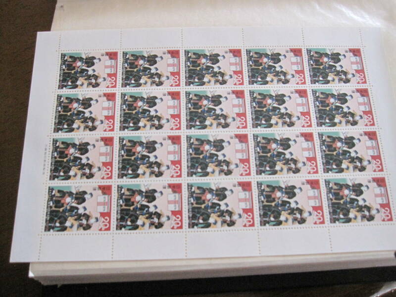 ⑪　　おまわりさん誕生　100年記念　　（1974年）　20円x20枚　　記念切手シート