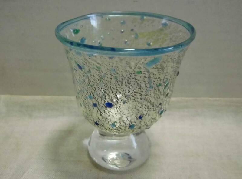 きれいな ガラス製 リキュールグラス 硝子 金彩 小さい脚付 工芸品 ミニグラス ショットグラス ウォッカ テキーラなど 飾り物 レトロ